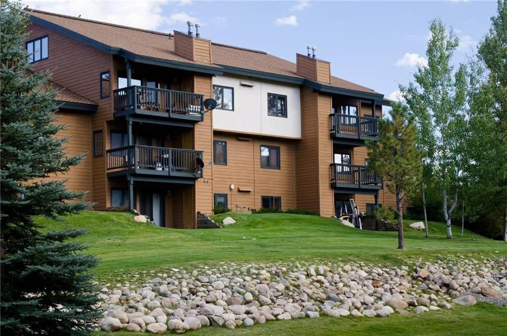 The Pines Condominiums 斯廷博特斯普林斯 外观 照片