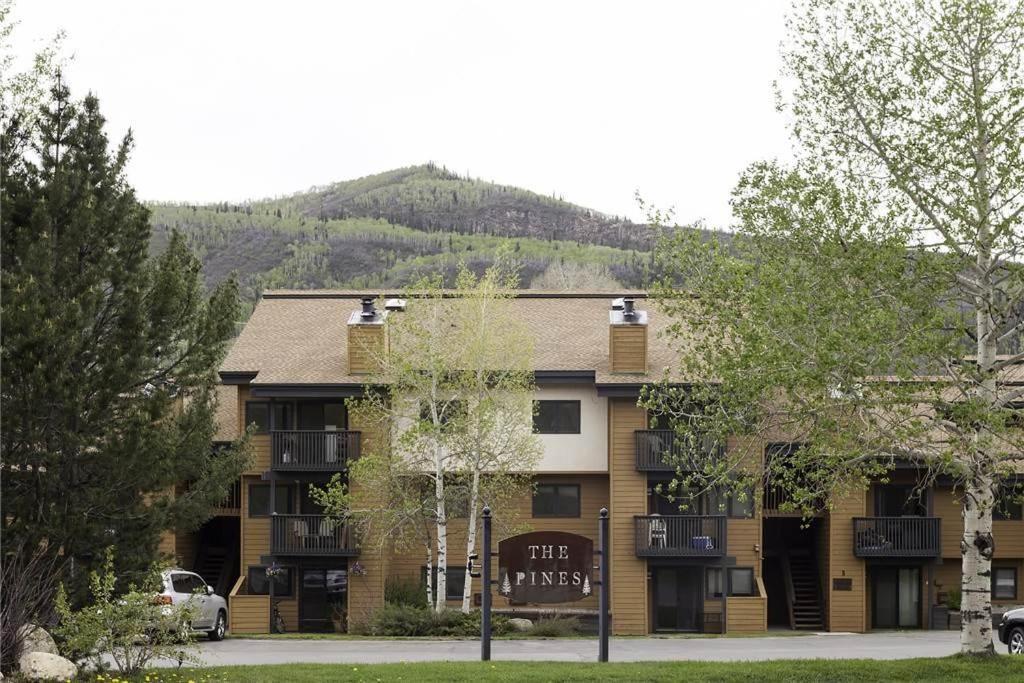 The Pines Condominiums 斯廷博特斯普林斯 外观 照片